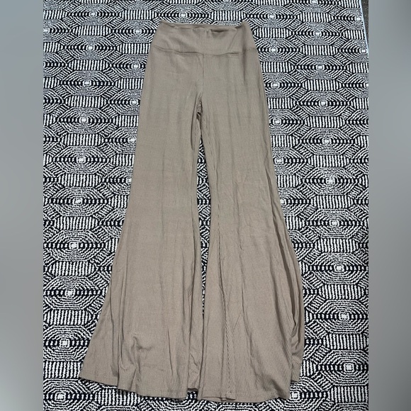 Year Of Ours | Tan Ribbed Flare Yoga Pants Size: Small - Picture 2 of 6